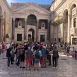 History Split Walking Tour in German - Small group - The Sum Up