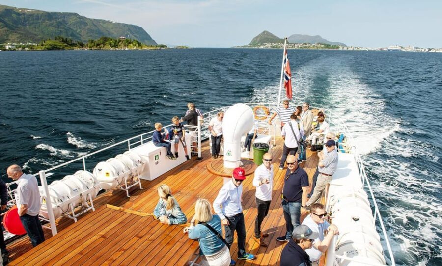 Hjørundfjord Hiking Cruise (6,5 hours to hike/explore Øye) - A Detailed Look at the Hjørundfjord Hiking Cruise Experience