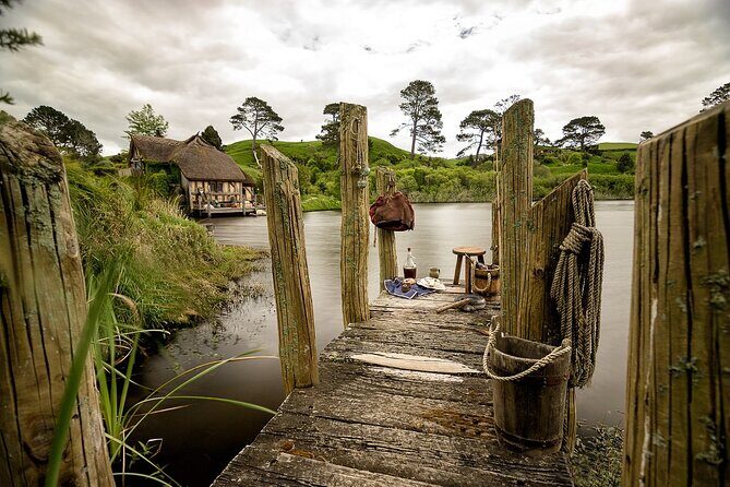 Hobbiton Movie Set and Waitomo Caves Exclusive (1-6 traveler) - Descend into the Glow of Waitomo Caves