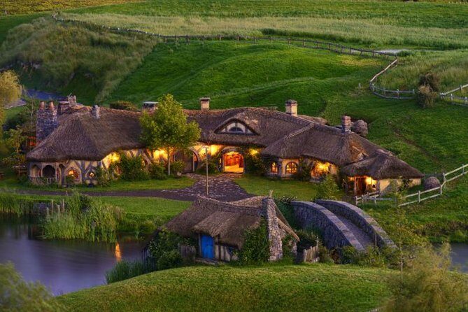 Hobbiton Movie Set Small Group Fully Guided Day Tour from Auckland - Who Should Consider This Tour?