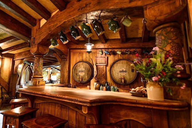 Hobbiton & Rotorua including Wai-O-Tapu - Small Group Tour from Auckland