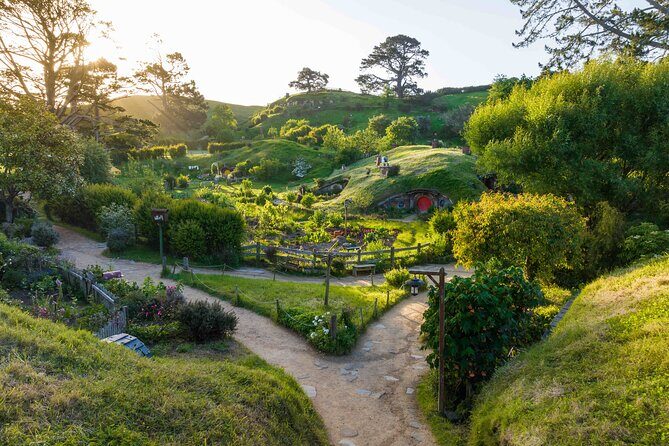 Hobbiton & Waitomo Caves Guided Day Trip from Auckland incl lunch - The Value of This Tour: More Than Just Sightseeing