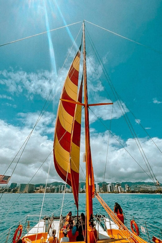 Honolulu: Sunset Catamaran Sailing Experience - A full review of the Honolulu Sunset Catamaran Experience
