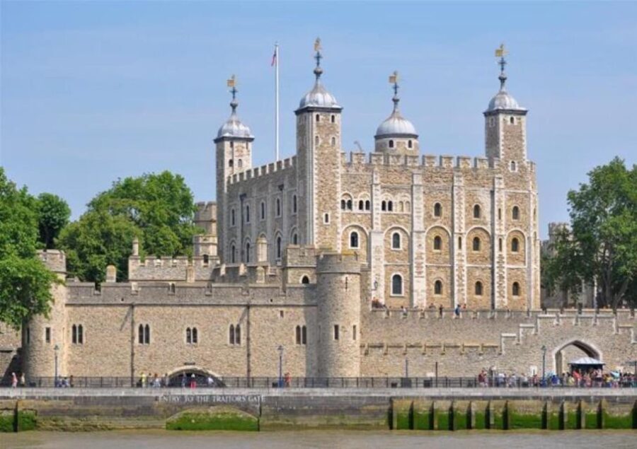Hop on Hop off London Bus Tour & Tower of London - Who Should Consider This Tour
