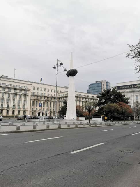 Hop-on Hop-off minibus Tour of Bucharest & Village Museum - What to Expect During the Tour