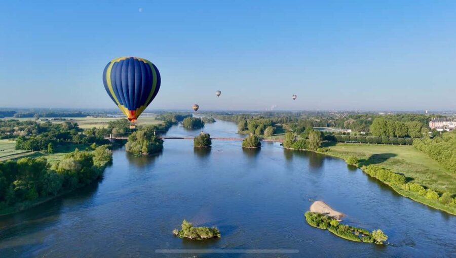 Hot air balloon flight: Flight over Sologne and castles - The Sum Up