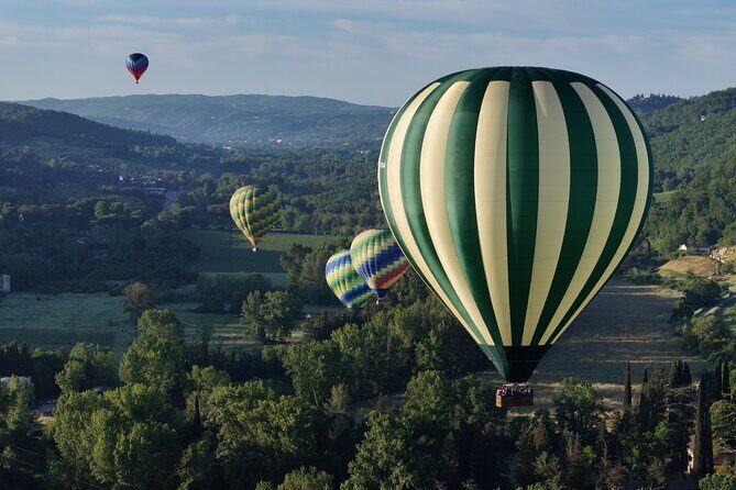 Hot air balloon over the hills of Pienza, Montalcino and Val D'Orcia - A Detailed Look at the Hot Air Balloon Experience