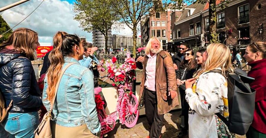 Humans of Amsterdam - Small group cultural walking tour - A Deep Dive into the Experience