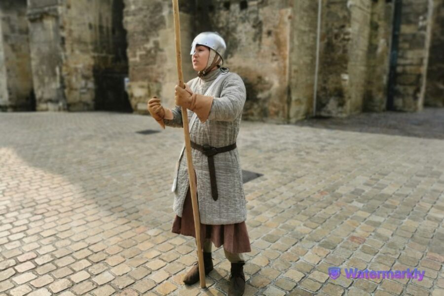 Immersive guided tour of Tours in the 13th century. - A Close Look at the 13th-Century Tour Experience