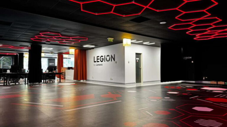 Immersive VR Arena, Racing & Gaming Experience in Bucharest - The VR Arena: Wide-Ranging, Wireless, and Fully Immersive