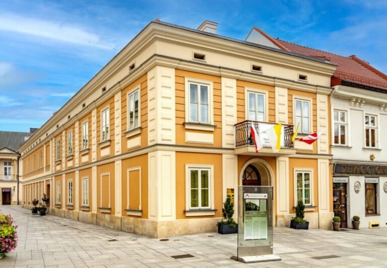 IN THE FOOTSTEPS OF JOHN PAUL II. FULL TOUR WITH AUDIO GUIDE - FAQ