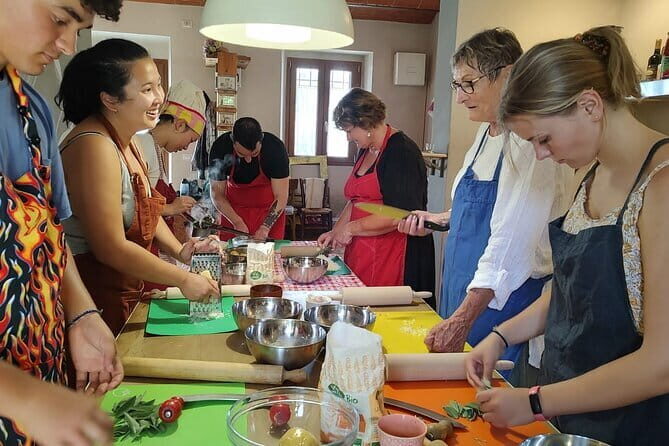 Intimate and authentic Pasta Lesson & Chianti wine. Free parking - Who Will Appreciate This Tour?