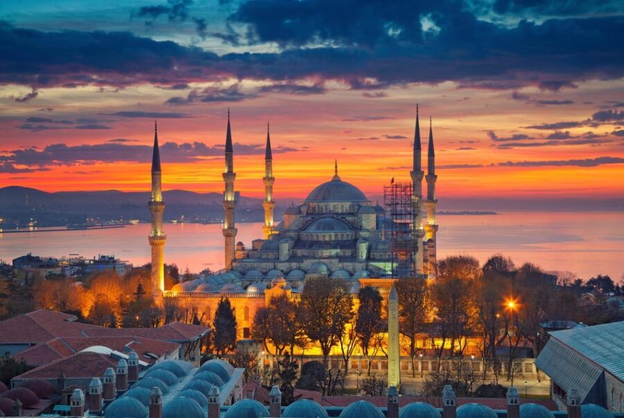 Istanbul: Blue Mosque, Hagia Sophia & Old City Private Tour - Exploring Sultanahmet Square and the Old City