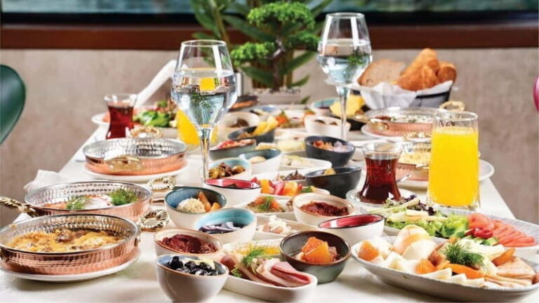 Istanbul: Bosphorus Morning Cruise with Breakfast - Detailed Breakdown of the Experience