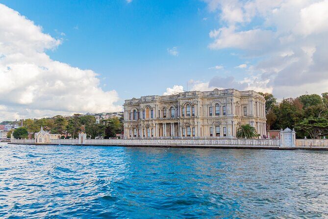 Istanbul Bosphorus Sightseeing Cruise with Audio Guide - The Practicalities: Pricing, Group Size, and When to Book