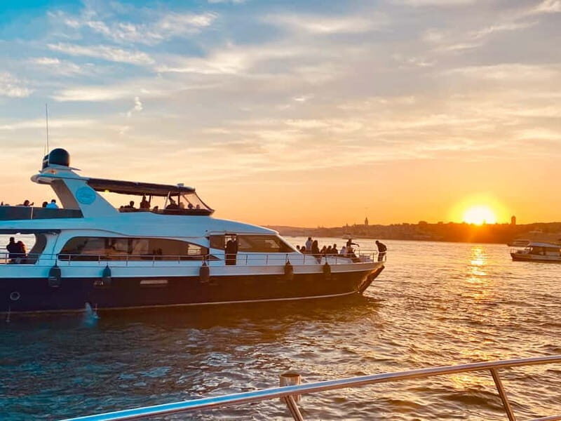 Istanbul: Private Bosphorus Dinner Cruise on a Luxury Yacht - An In-Depth Look at the Experience