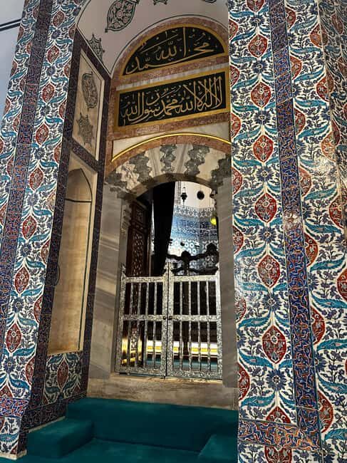 Istanbul Religious Sites Tour w Lunch  Eyup Sultan & More - A Deep Dive into the Istanbul Religious Sites Tour