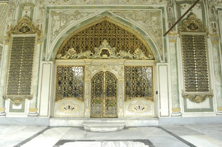Istanbul: Topkapi Palace and Harem Ticket with Audio Guide - Unpacking the Experience: A Deep Dive into the Topkapi Palace Tour