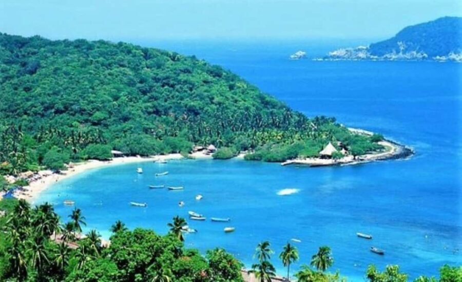 Ixtapa-Zihuatanejo: Las Gatas Beach - The Experience in Context