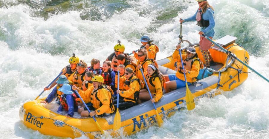 Jackson: 8-Mile Classic Boat Whitewater Rafting Trip - The Guides and Their Role