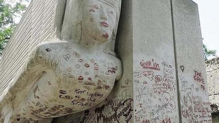 Join a small group tour of the Père Lachaise cemetery in Italian - Final Thoughts