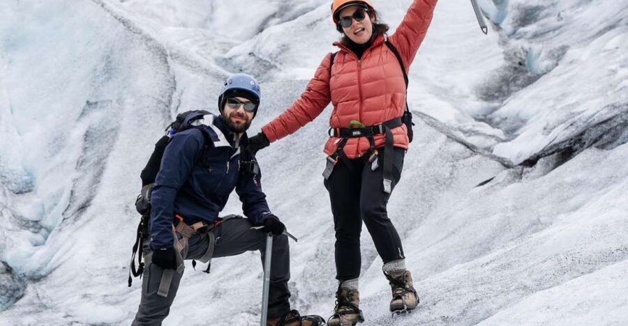 Jökulsárlón: Glacier Hike, Ice Cave, and Photoshoot Package