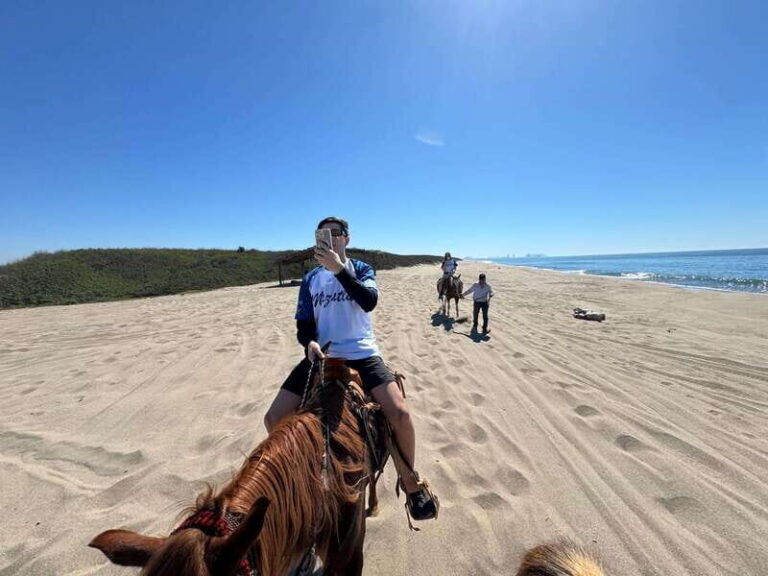 Jungle and beach horseback ride + lunch + mezcal - The Value of This Tour