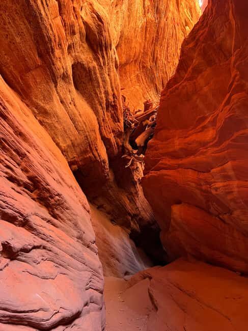 Kanab: Peekaboo Slot Canyon & Great Chamber Tour/Guided Hike - A Deep Dive into the Experience