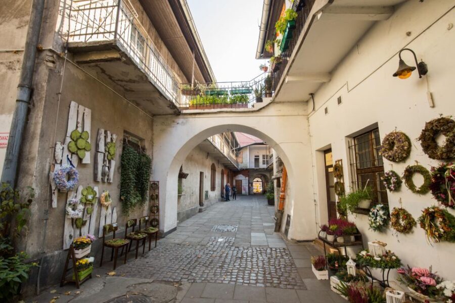 Kazimierz, Schindler's Factory & Ghetto Guided Tour - Walking Through the Ghetto Remnants