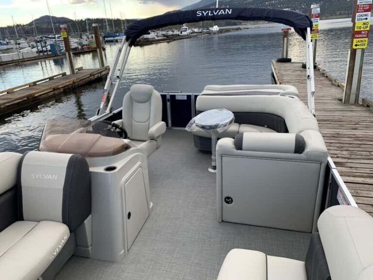 Kelowna: Sylvan Mirage Cruise Pontoon for rent - Additional Costs and Considerations