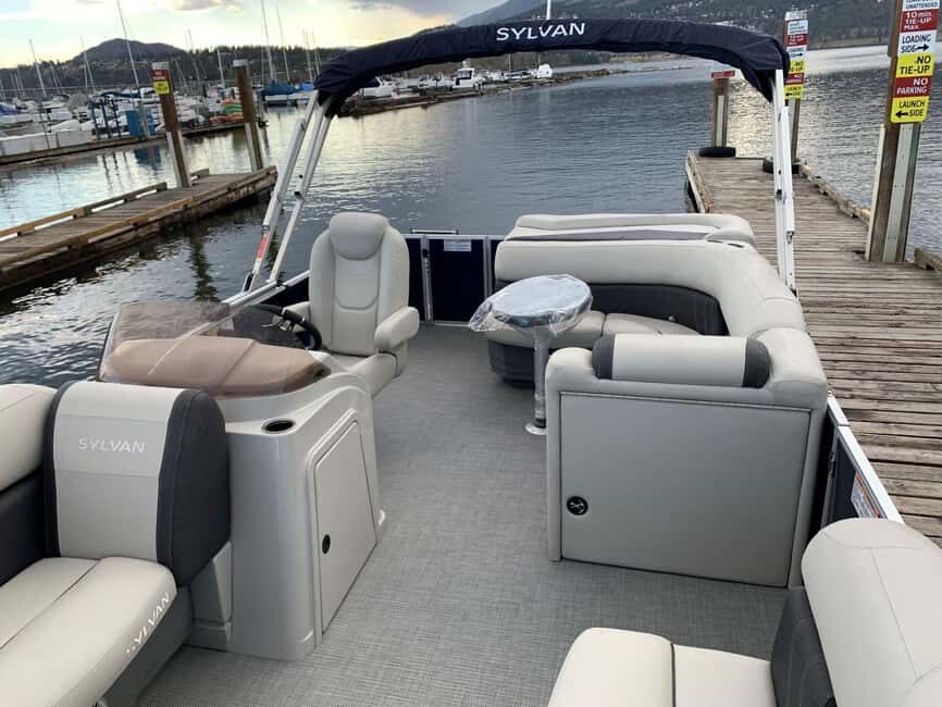 Kelowna: Sylvan Mirage Cruise Pontoon for rent - Additional Costs and Considerations
