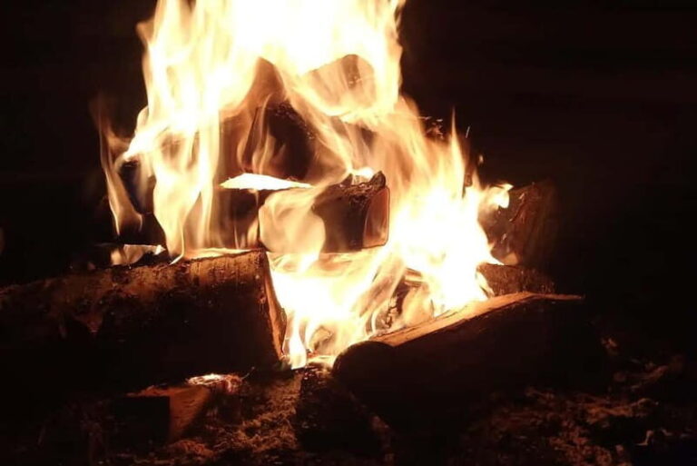 Kemi-Tornio: Evening campfire on the island - A Deep Dive into the Arctic Evening Experience