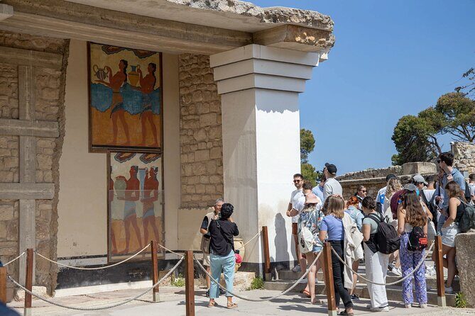 Knossos Palace Self-Guided Treasure Hunt & Tour - Who Should Consider This Tour?