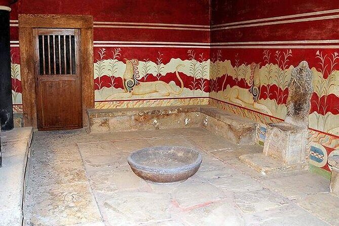 Knossos palace & the Archaeological museum of Heraklion (with Transfer) - Who Is This Tour Best For?