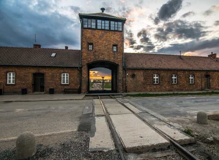 Krakow: Auschwitz-Birkenau Guided Tour with Pickup & Lunch - Practical Tips for Travelers
