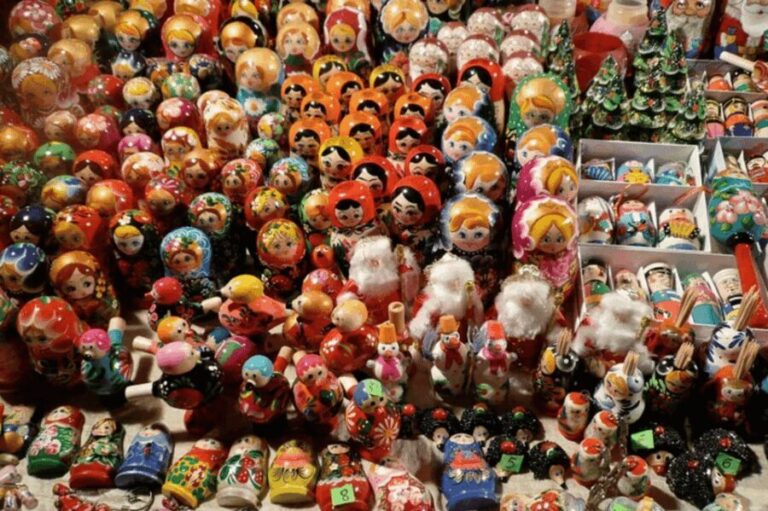 Krakow: Christmas Market and City Highlights Walking Tour - A Detailed Look at the Tour Experience