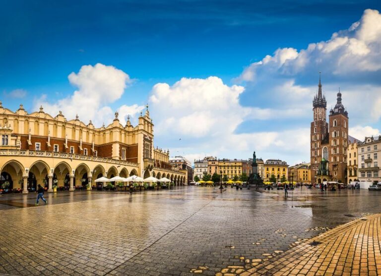 Krakow: Guided Sightseeing Tour by E-Scooter with Snacks - The Sum Up