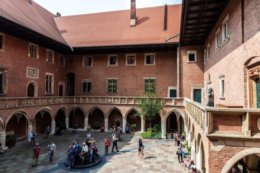 Krakow: Guided Tour of Wawel Hill and St. Mary's Basilica - Who Should Consider This Tour?