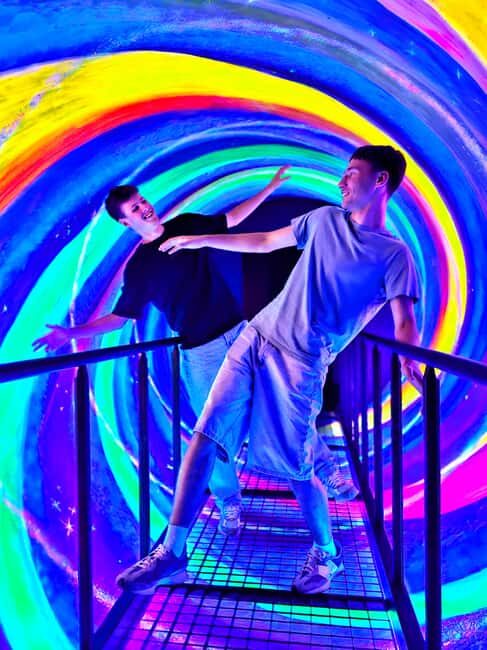 Krakow in Lens VR Experience, Glass Maze and Entry Tunnel - The Glass Maze: An Infinity of Reflections