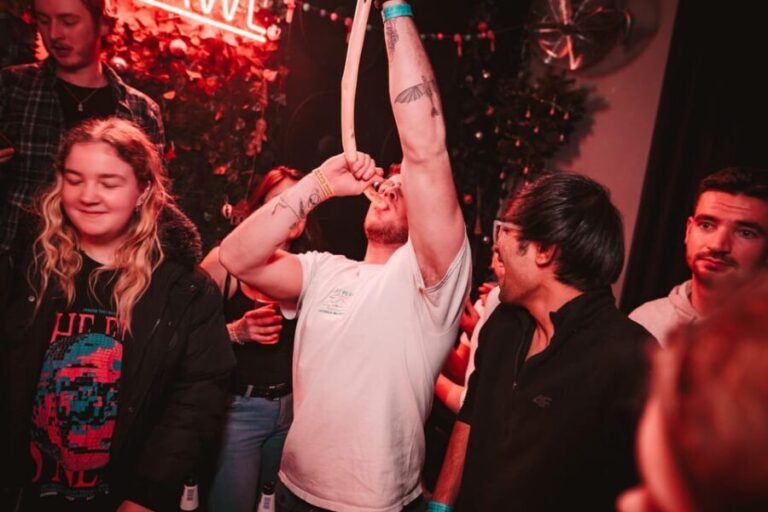 Krakow: New Year's Eve Pub Crawl w/ 2 Hours Unlimited Drinks - The First Stops: Bar Hopping and Welcome Shots