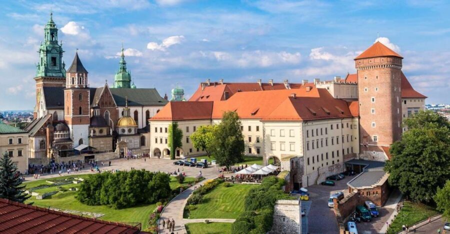Krakow: Old Town Golf Cart Walk and Wawel Castle Guided Tour - Exploring Krakow’s Old Town by Golf Cart — An Insider’s Look