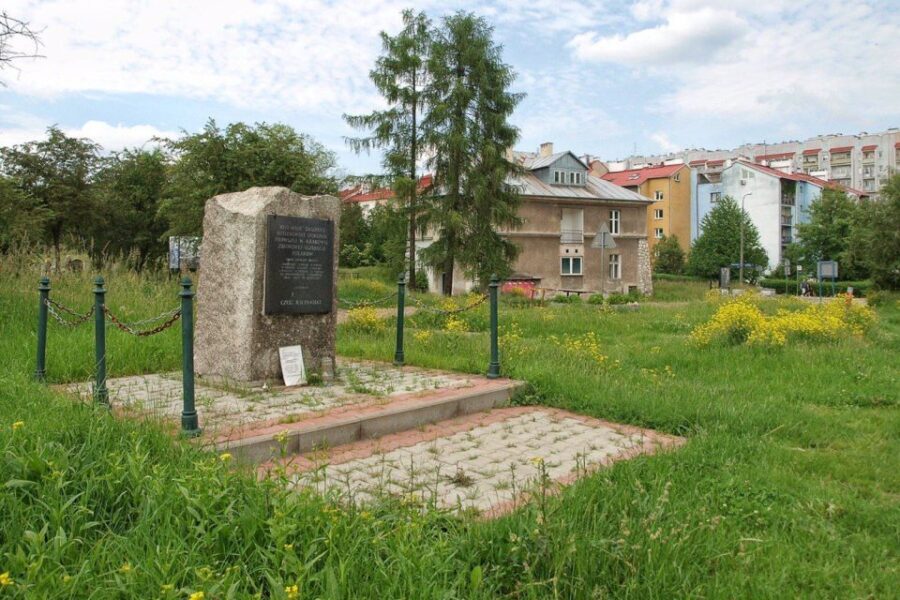 Krakow: Plaszow Concentration Camp Walking Tour - Exploring the Plaszow Camp: What Youll Experience