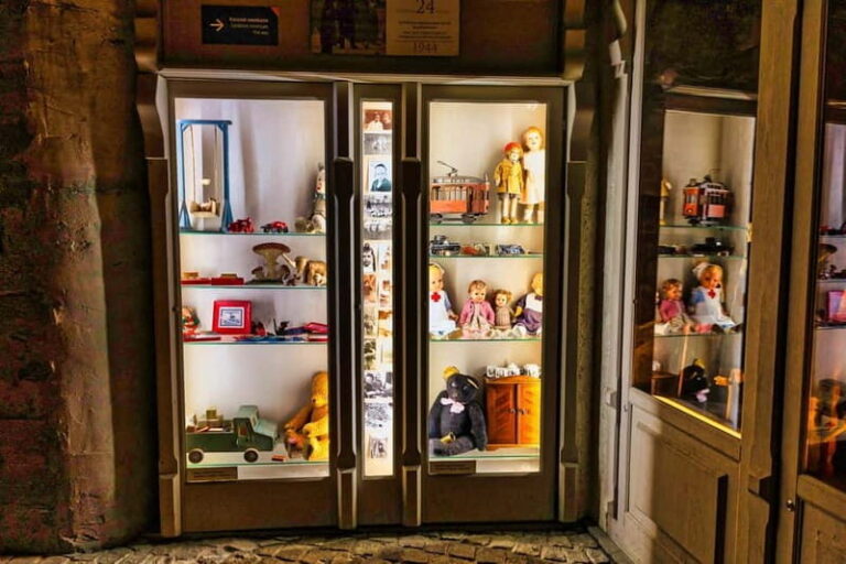 Krakow: Schindler's Factory Entry Ticket & Guided Tour - The Guided Tour Experience