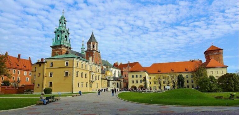 Krakow: Skip-the-Line Wawel Castle & Old Town Guided Tour - Authentic Insights from Past Travelers