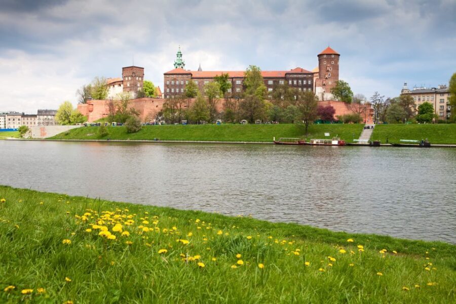 Krakow: Vistula River Cruise & Former Ghetto Walking Tour - A Closer Look at the Experience