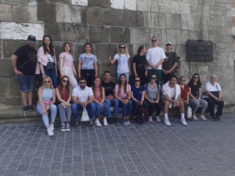 Krakow: Walking FUN tour in Old Town with a local guide - Exploring Krakow’s Old Town in a Fun, Guided Walk