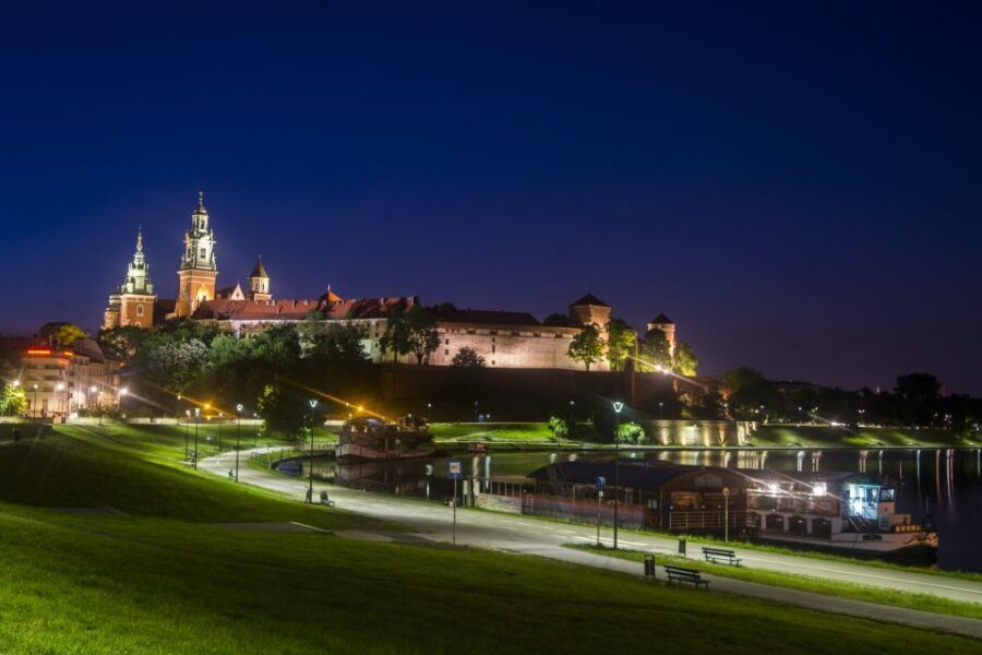 Krakow: Wawel Castle Guided Walking Tour - Challenges and Considerations