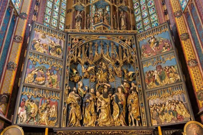 Krakow's Old Town Quick Review & St. Mary's Basilica Visit - The Experience from a Traveler’s Perspective
