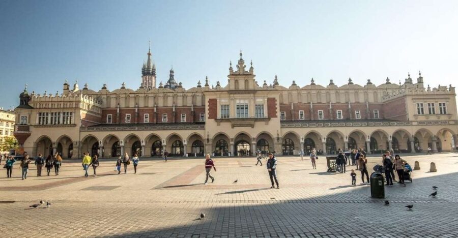 Krakow's Old Town, St. Mary's Church and Rynek Underground - Visiting St. Mary’s Basilica