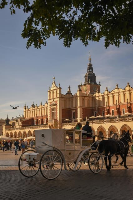Krakow's Old Town: Uncover Hidden Gems with a Local - Why This Tour Offers Great Value